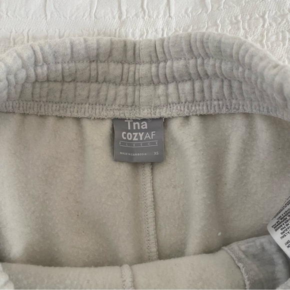 Aritzia - Cozy Fleece Boyfriend Mid-Thigh Sweatshort - Picture 3 of 4